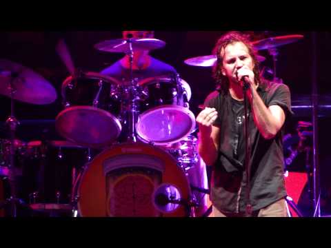 Pearl Jam - Pilot - The Spectrum, Philadelphia, PA-10/31/09-Night 4