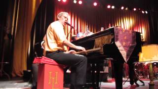 Hugh Laurie - Brussels 11.06.2013 - 17 - You Never Can Tell
