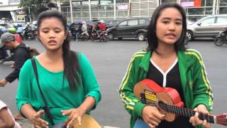 Download lagu Disaat aku tersakiti versi Koplo Yanti dan fitri pengamen jalanan cantik mp3