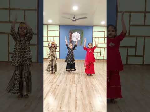 Meri maa k barabar koi nai. Lovely dance by cute girls. Thanks @prernadancestudio4981 #kidsdance