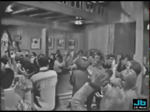 Frankie Valli and The Four Seasons - Walk Like Man