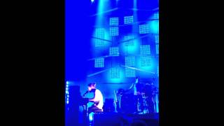 Thom Yorke &quot;Rabbit in Your Headlights&quot; live in Brooklyn