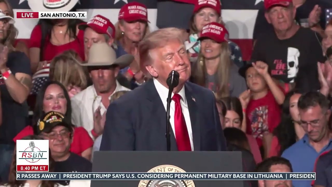 President Trump Gives Roger Clemons the Presidential Medal of Freedom - 10/07/26