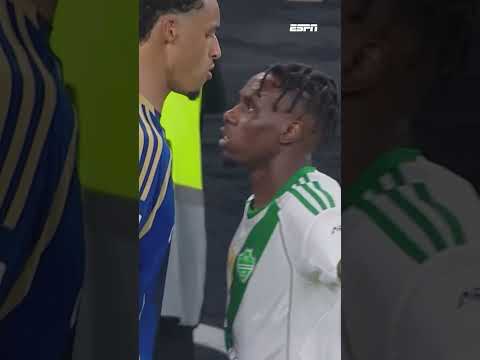 Een krankzinnige kopstoot in de AFC Champions League-finale🤯