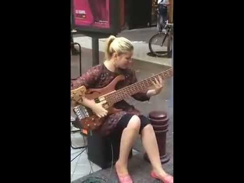 Street performer Insane slap bass battle