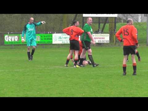 Opjestropdas.nl 11 april 2015 DSO Ultrajectum 2  - VV De Meern 8 com 3-2 Joost gevloerd; penalty