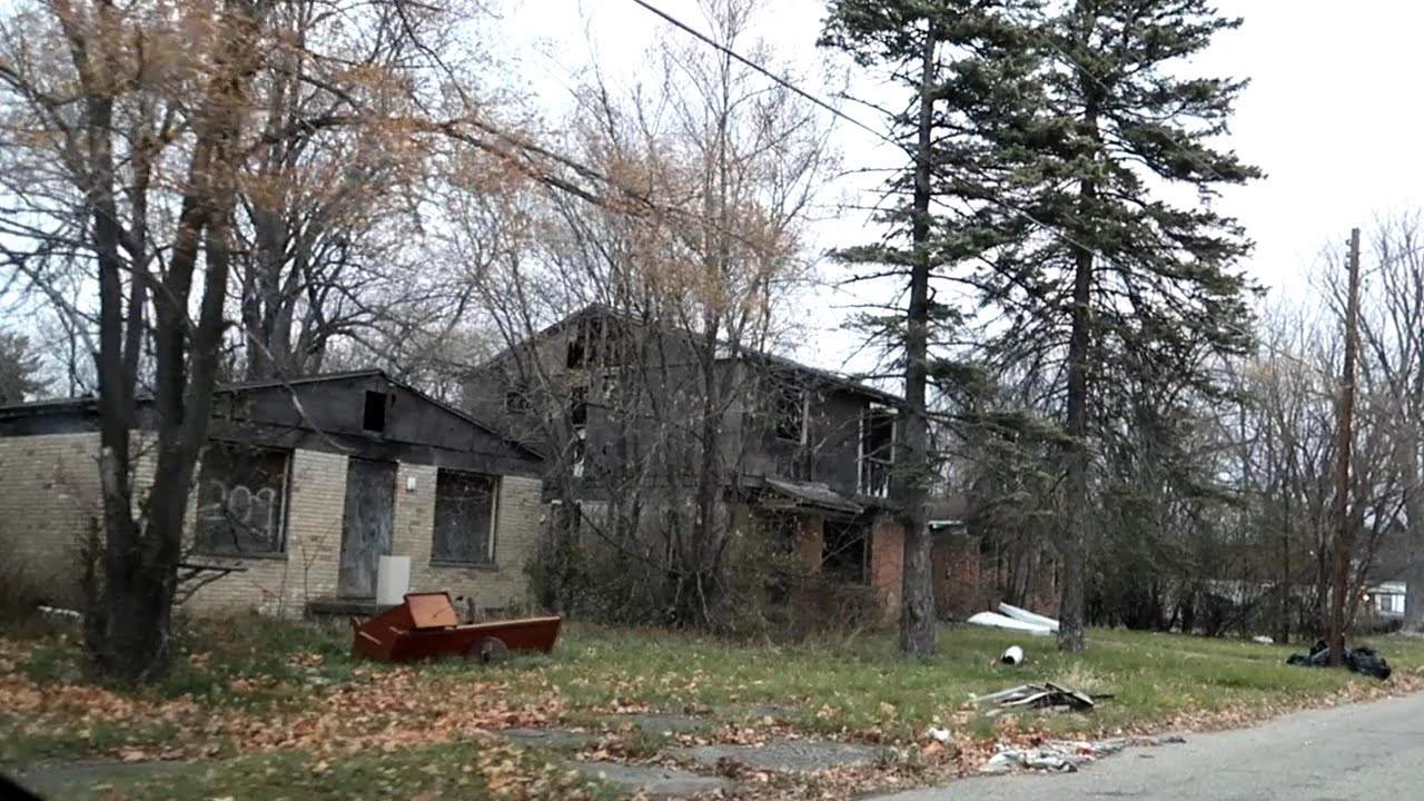 FLINT MICHIGAN LOOKS LIKE THE END OF THE WORLD