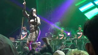 Download lagu iiS Nurmala TERLALU SAYANG. ADELLA live lapangan Rindam Magelang mp3