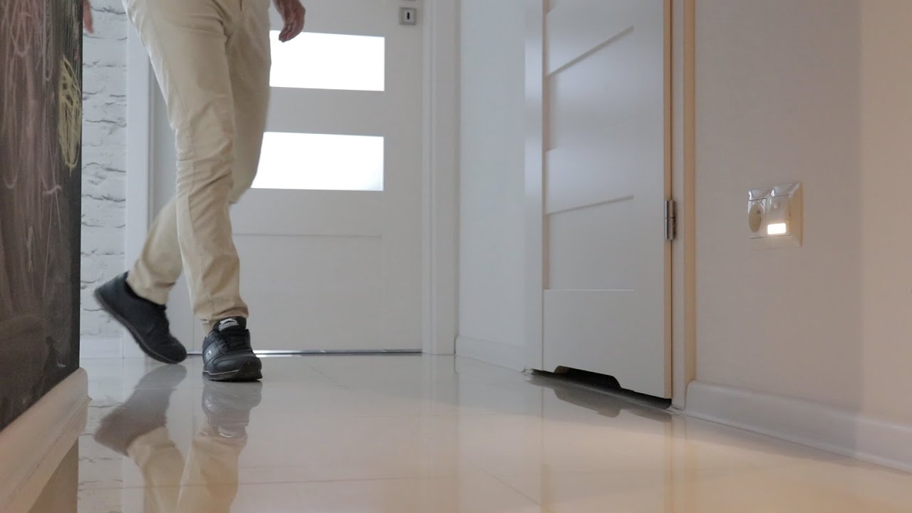 Proste oświetlenie podłogi w korytarzu Kontakt-Simon 54