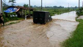 preview picture of video 'banjir gading tutuka 2 kab bandung'