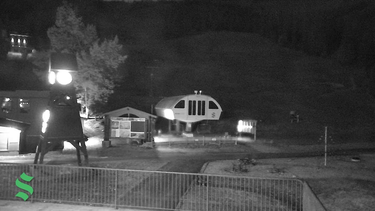 Live webcam view of Schweitzer Village & Chairlift