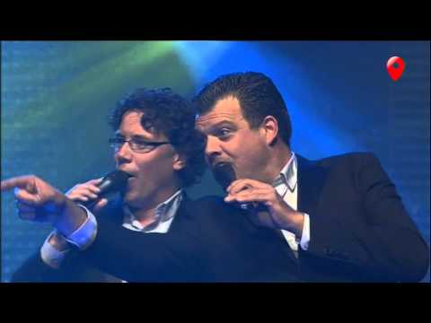 2015-11 Jocus Leedjesaovend - Door de waeld gestaoke