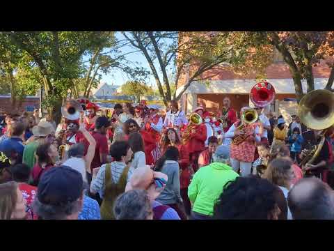 Honk Festival - Extraordinary Rendition Band - Britney Spears Toxic - 2022.10.08