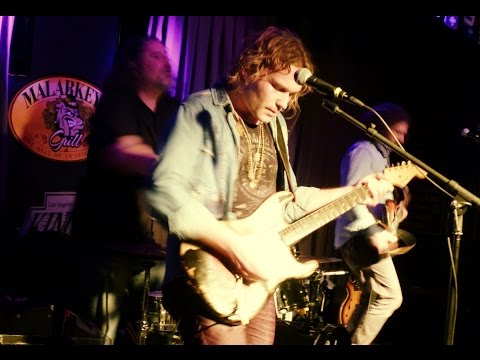 Philip Sayce plays Long Beach