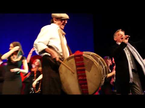 Brod plovi za Beograd 2014-zavšna scena