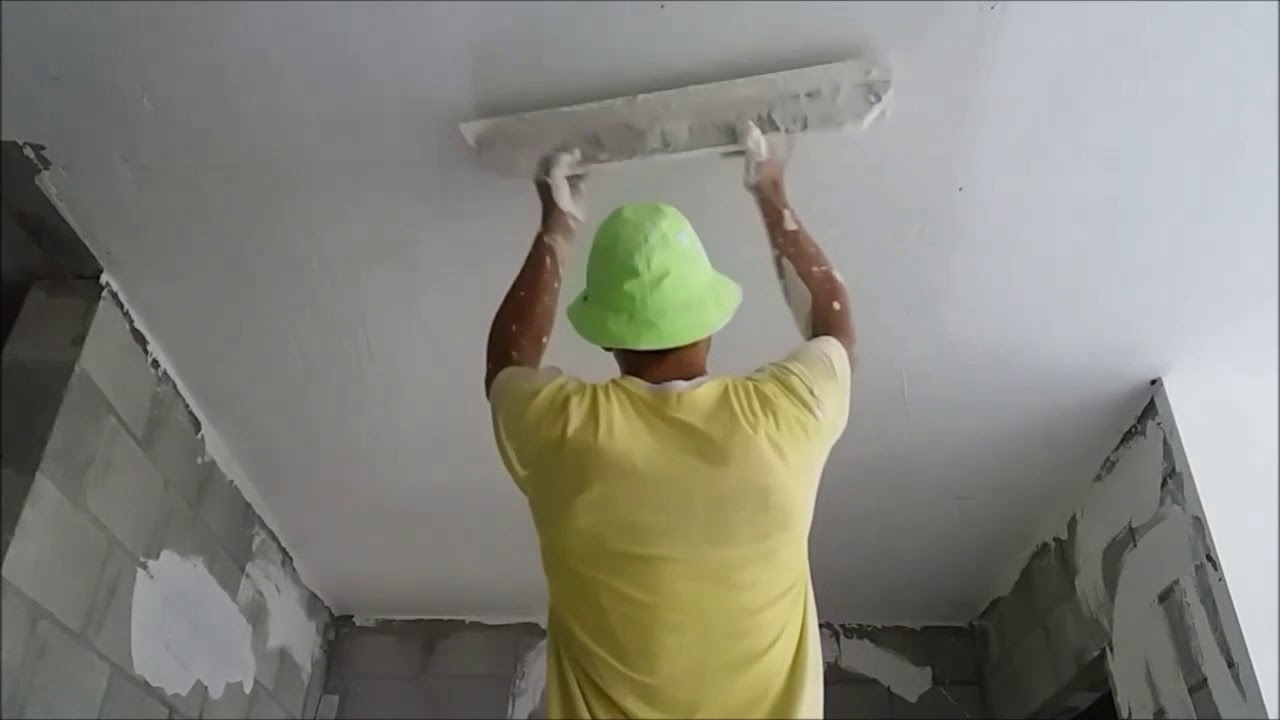 como aplicar gesso no teto