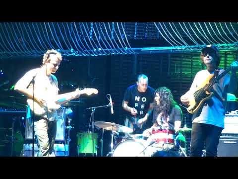 Mac Demarco invites fan to play drums on stage (09/30/2017 Dallas, TX)
