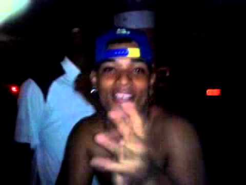 Mc taliban e Mc cyclope zuando em frente o studio com os amigos