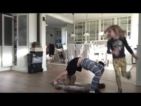 Alva har lärt sig stå i brygga