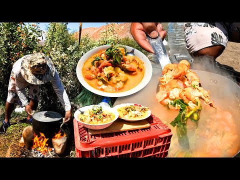 This is how a delicious shrimp stew is prepared on the banks of the river.