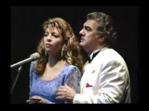 Placido Domingo and Paula Almerares  Faust de Charles Gounod