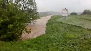 preview picture of video 'Cuha patak áradása Zirc 82-es főút 2010-05-16'