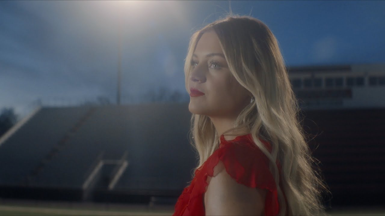 Kelsea Ballerini ft. Kenny Chesney — Half Of My Hometown