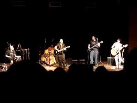 Lívia e Os Piá de Prédio - Submundo Autofágico