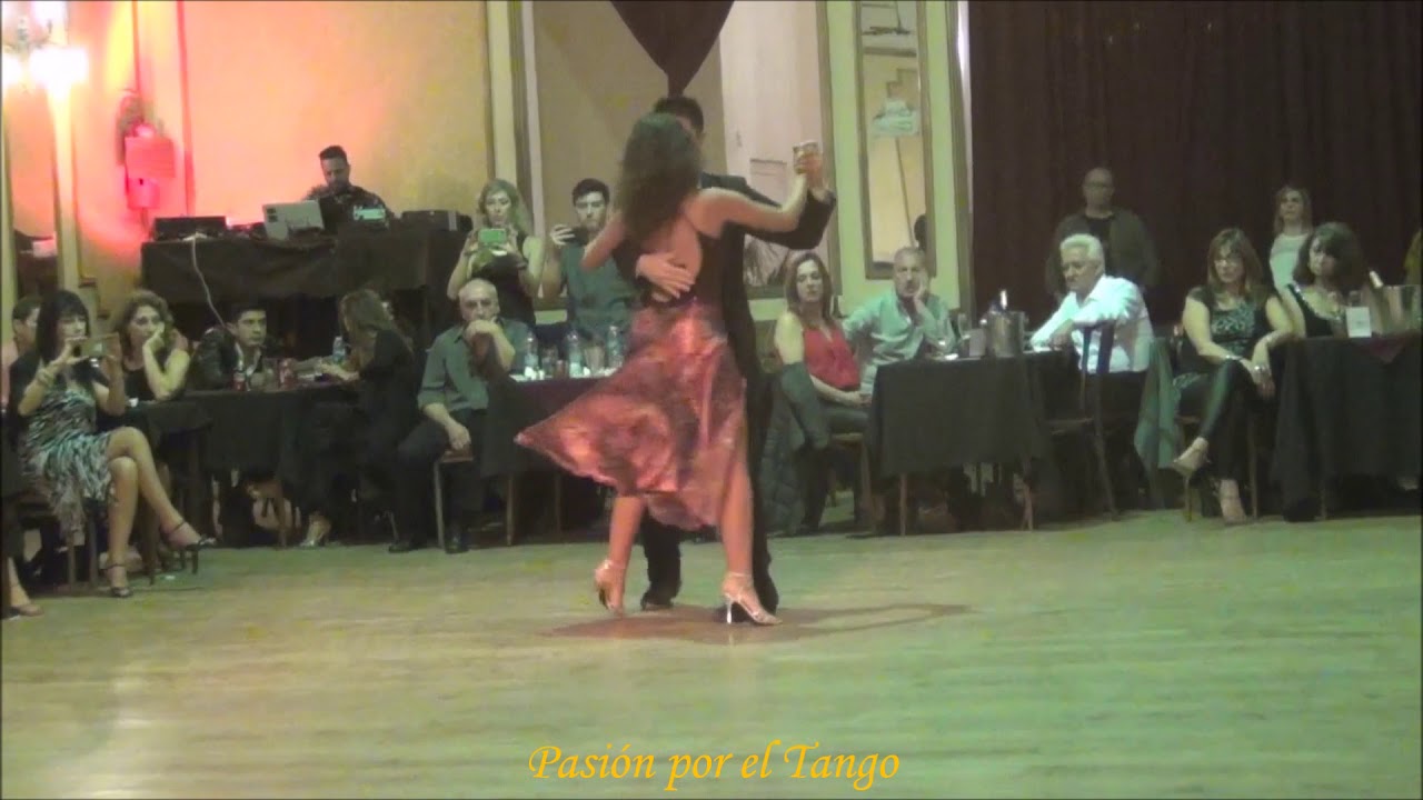 LAURA GRANDI y FACUNDO GALLO Bailando el Tango RÍE PAYASO en YIRA YIRA MILONGA