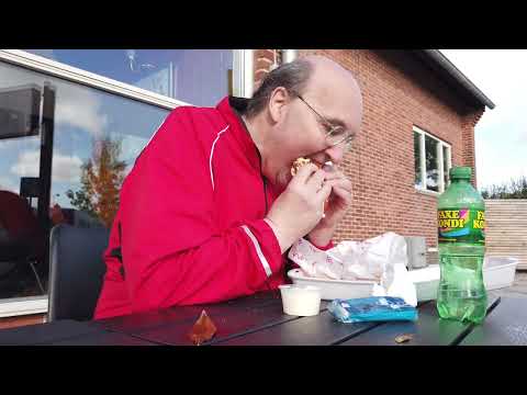 MongoTV_9908 - MIN GÅTUR - Del 5 - Tirsdag 11.Oktober 2022 - Spiser Burger Med Pomfritter