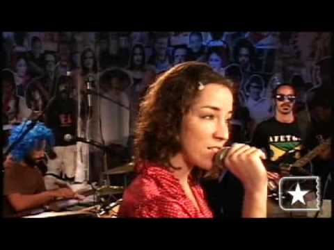 Karina Buhr em "Plástico Bolha" no Estúdio Showlivre 2009