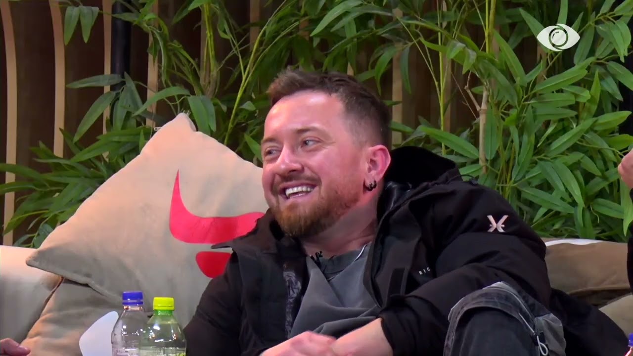 “Dënimi ka qenë që unë të flija në një krevat me Krisën”/ Tiri-Jozit: Paske humor…