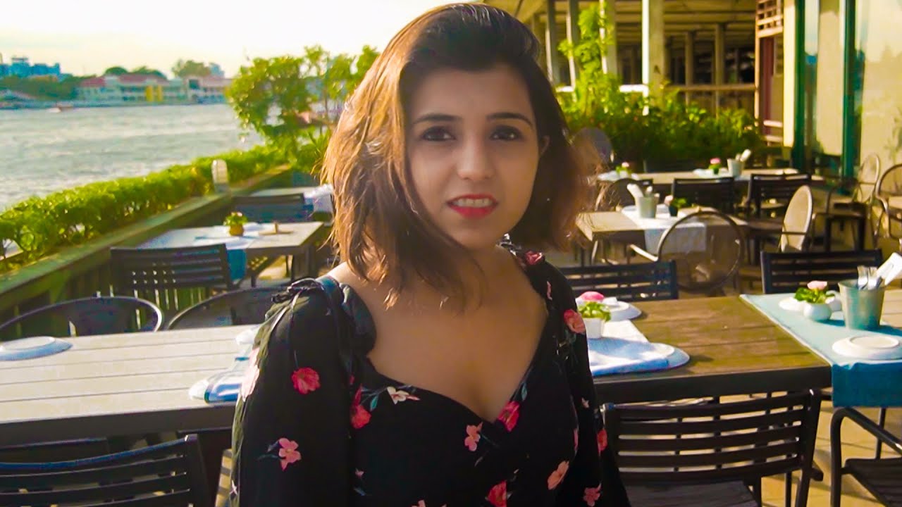 Join a duo as they explore the breathtaking Wat Pho in Bangkok.