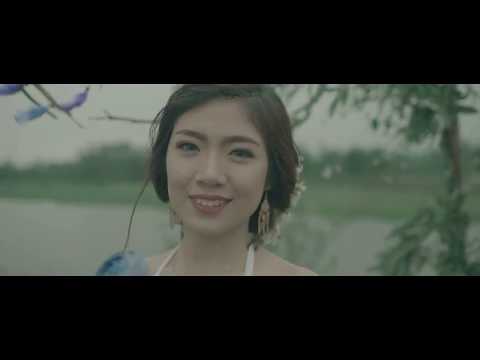 Thể hiện bởi Ánh Tuyết