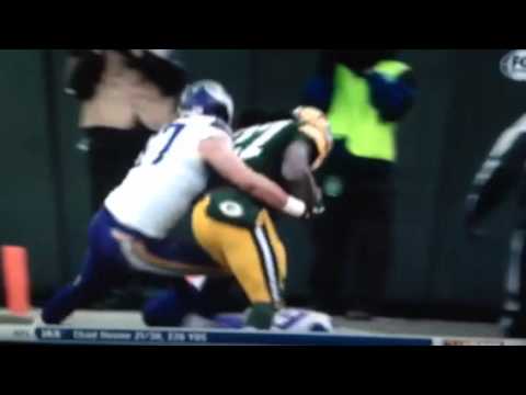 Eddie Lacy trucks a defender