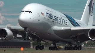 Download lagu MALAYSIA AIRLINES AIRBUS A380 at FARNBOROUGH 2012 & A380 ON FLOODED RUNWAY (airshowvision) mp3