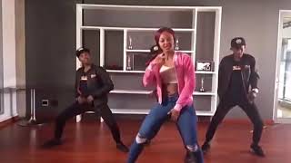 Distruction Boyz – My Guitar (Babes Wodumo Dancing)