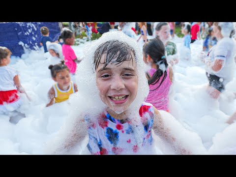 BANHO DE ESPUMA NA RUA DOS ESTADOS UNIDOS - Família Brancoala