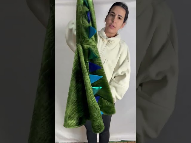 Vídeo relacionado con dressfan Disfraz de Dragón,Sudadera con Capucha de Disfraz de Carnaval y Halloween Dragón,Sherpa y Microfibra Batamanta Manta con Capucha con Mangas para Hombres y Mujeres,Blanco,Talla Única