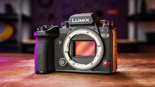 Video thumbnail for Panasonic LUMIX S1RII Review: I'm Conflicted... by Gerald Undone