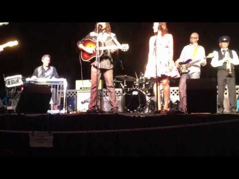 Tony Suraci & Holly Palmer perform 