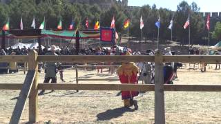 preview picture of video 'Combate 1vs1 - Espada corta y escudo - Combate Medieval (Castillo de Belmonte - Cuenca)'