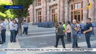 Հադրութից և Շուշիից տեղահանվածները պահանջում են կարգավիճակ Արցախի և իրենց համար
