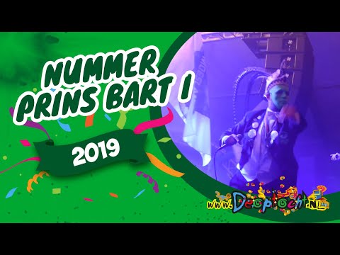 Prins Bart I brengt zijn nummer ten gehore tijdens carnavalsdinsdag