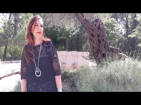 Vitrina e librit/ Liri Belishova dhe koha e saj