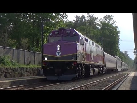 MBTA F40PH-3C 1050 in Beverly Farms, MA