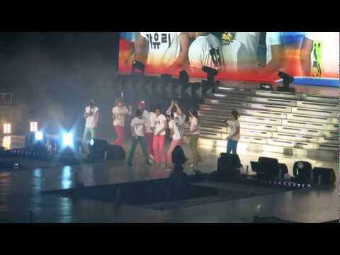 [FanCam][HQ] 012310 Super Show 2 Beijing - Gee & Sunny & Pajama Party (29)