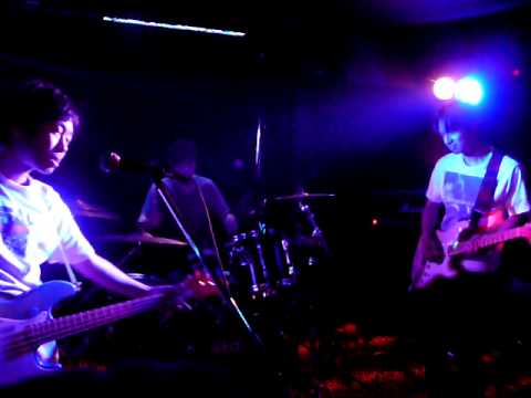 Accidents In Too Large Field (Live @Utero)