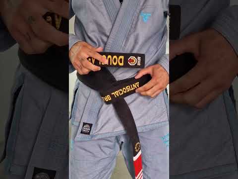 como amarrar a faixa de jiu-jitsu . esse nó é muito bom #bjjgrils #bjjlifestyle #mma #jiujitsu #bjj