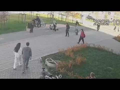 Прохожие избили самокатчика, столкнувшегося с коляской. Real Video